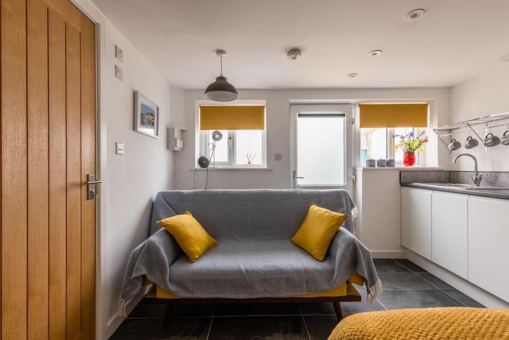 Sea Whispers At Appartement Porthleven